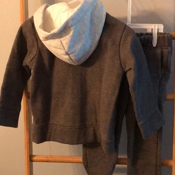 7 For all mankind size 2T sweat suit hoodie set. Lined hood. Full front zipper - Picture 3 of 9